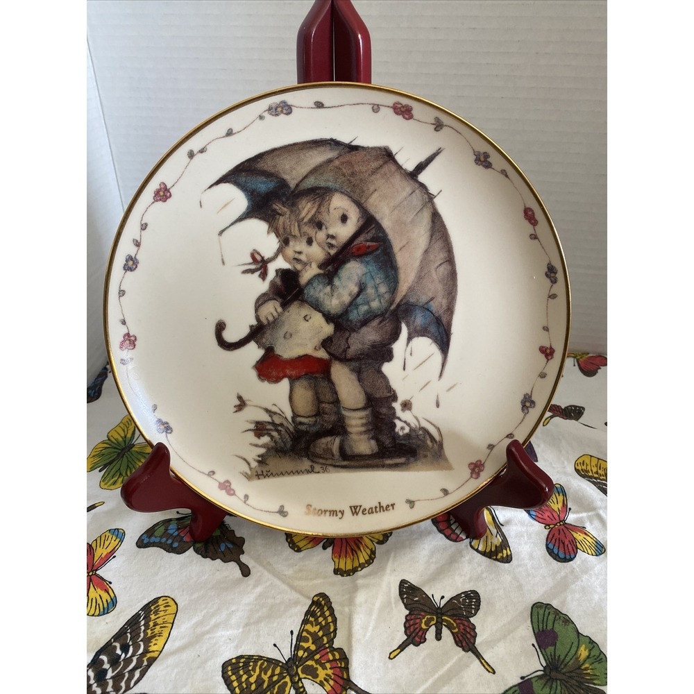 Danbury Mint Vivid Hummel Little Companions Plate Stormy Weather Boy & GirlVA661